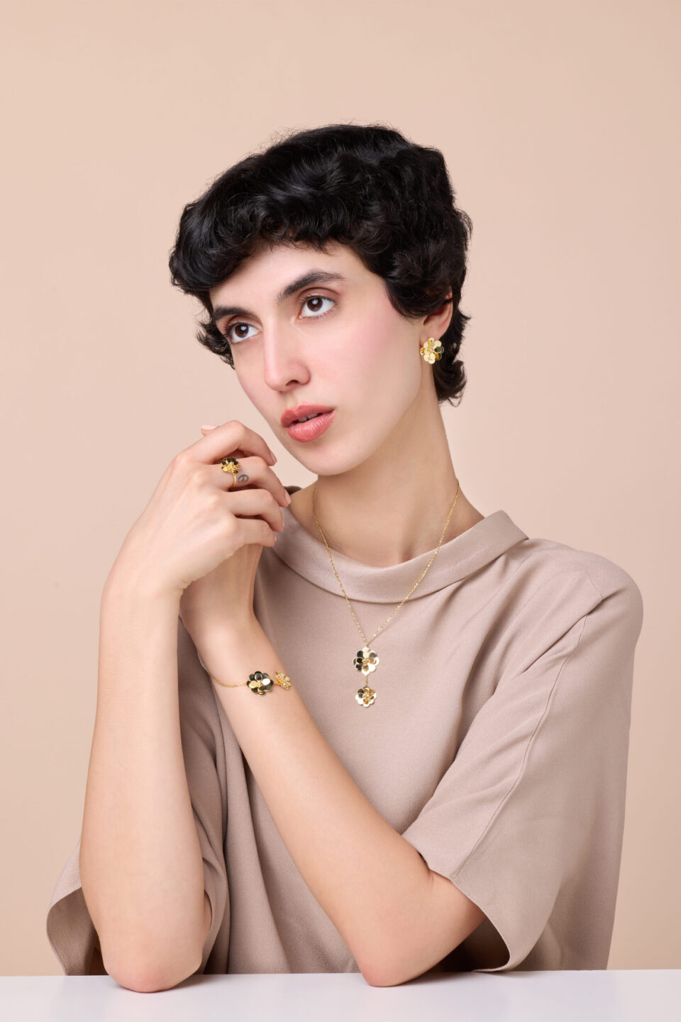 Glint yellow gold two flower bracelet