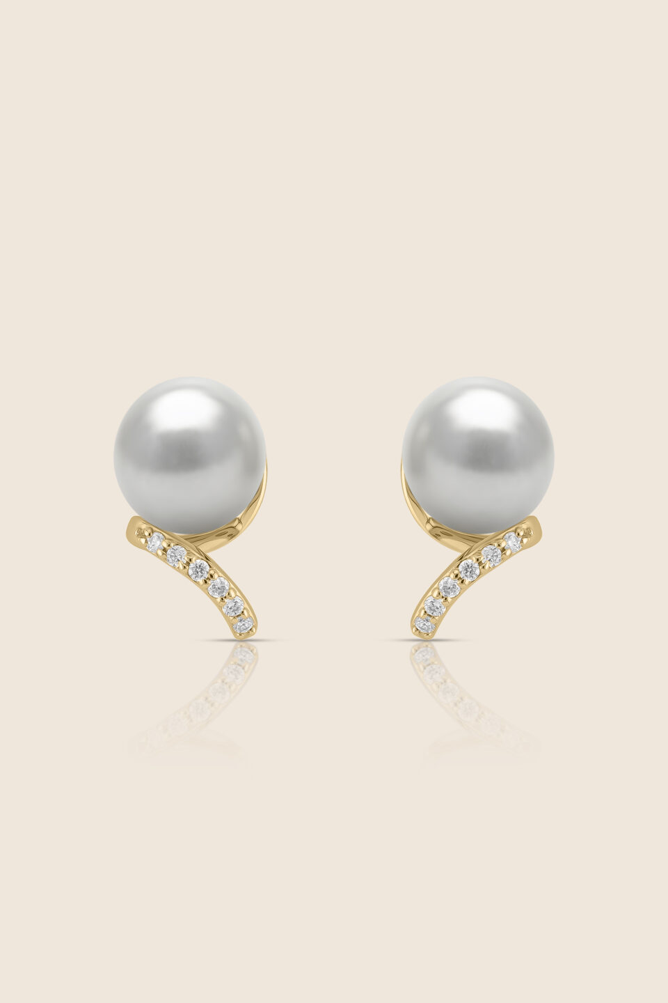 lavita yellow gold earring with central pearl and diamond swirl
