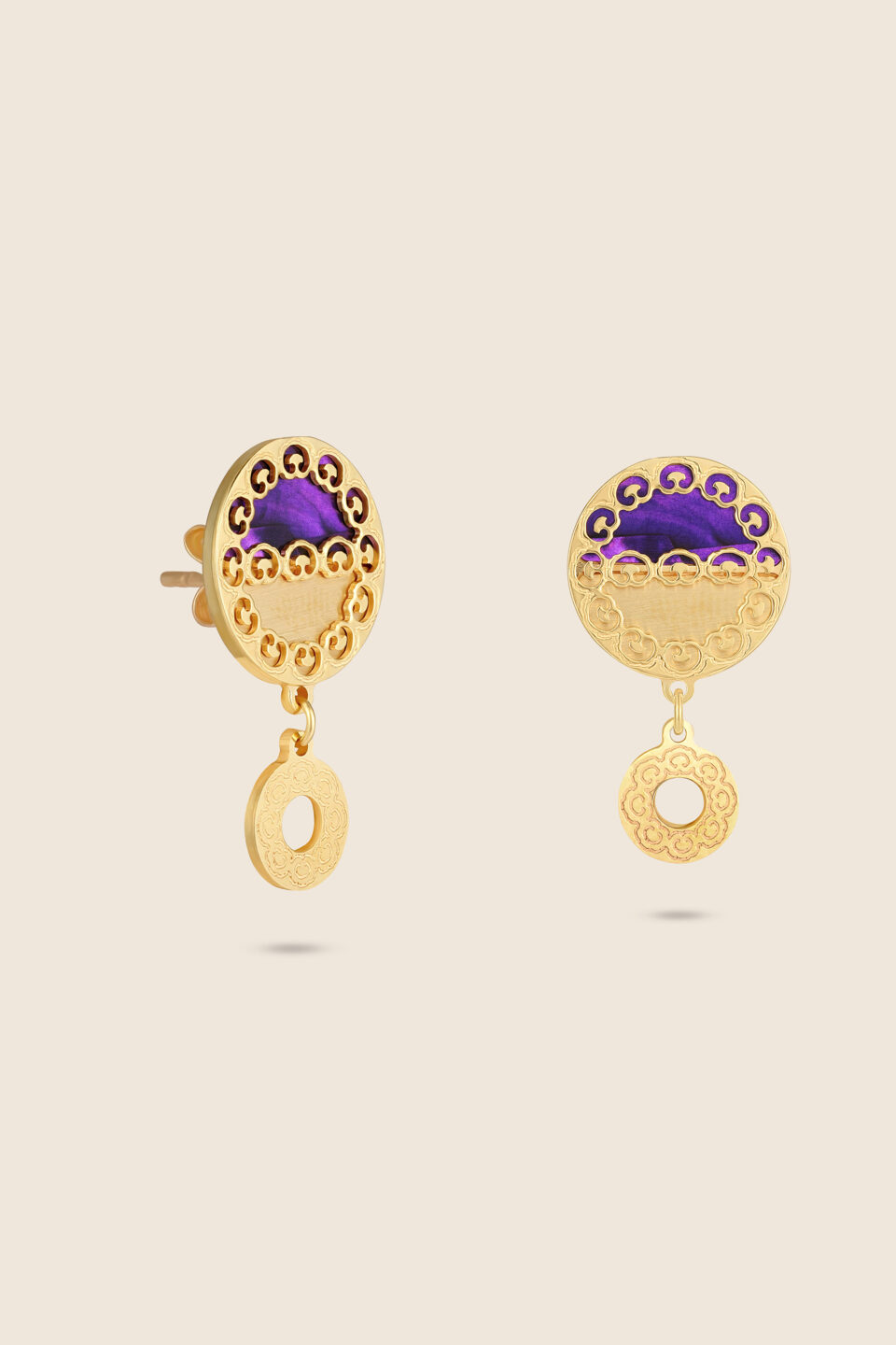 Novelty yellow gold earring with amethyst