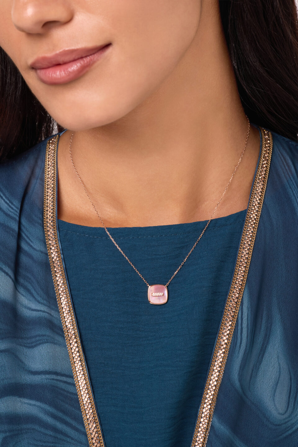 novelty yellow gold diamond pendant with MOP