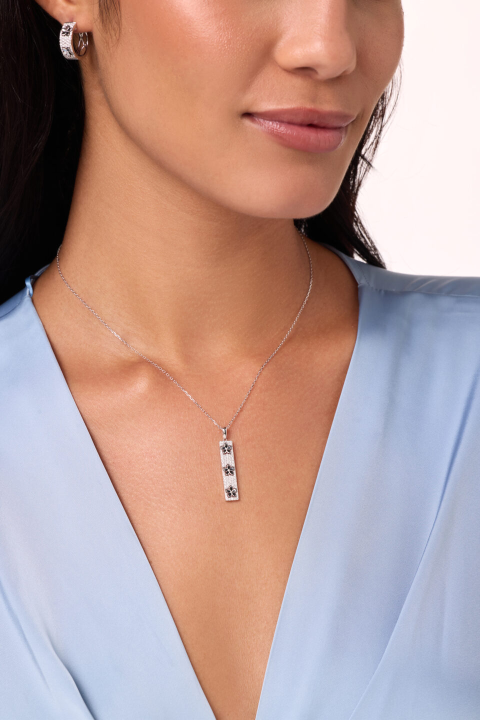 amara white gold five petal diamond pendant