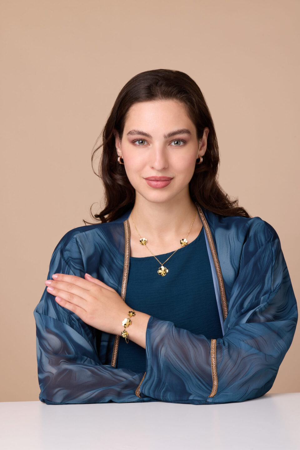 Glint yellow gold three flower pendant