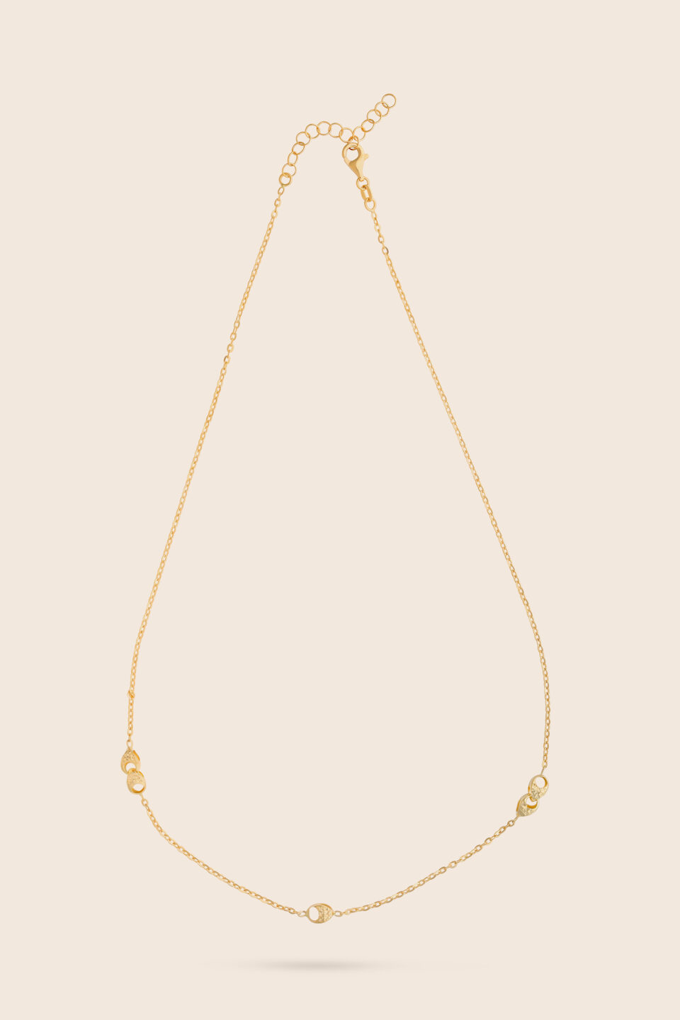 Affinity yellow gold interlink five motive necklace