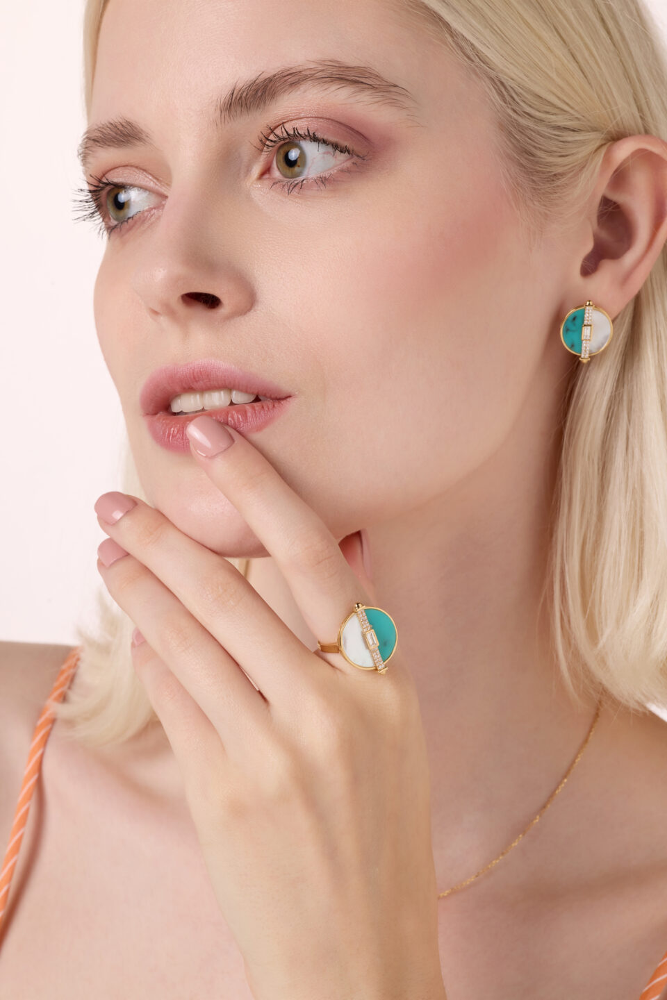 novelty yellow gold diamond ring with mop and turquoise