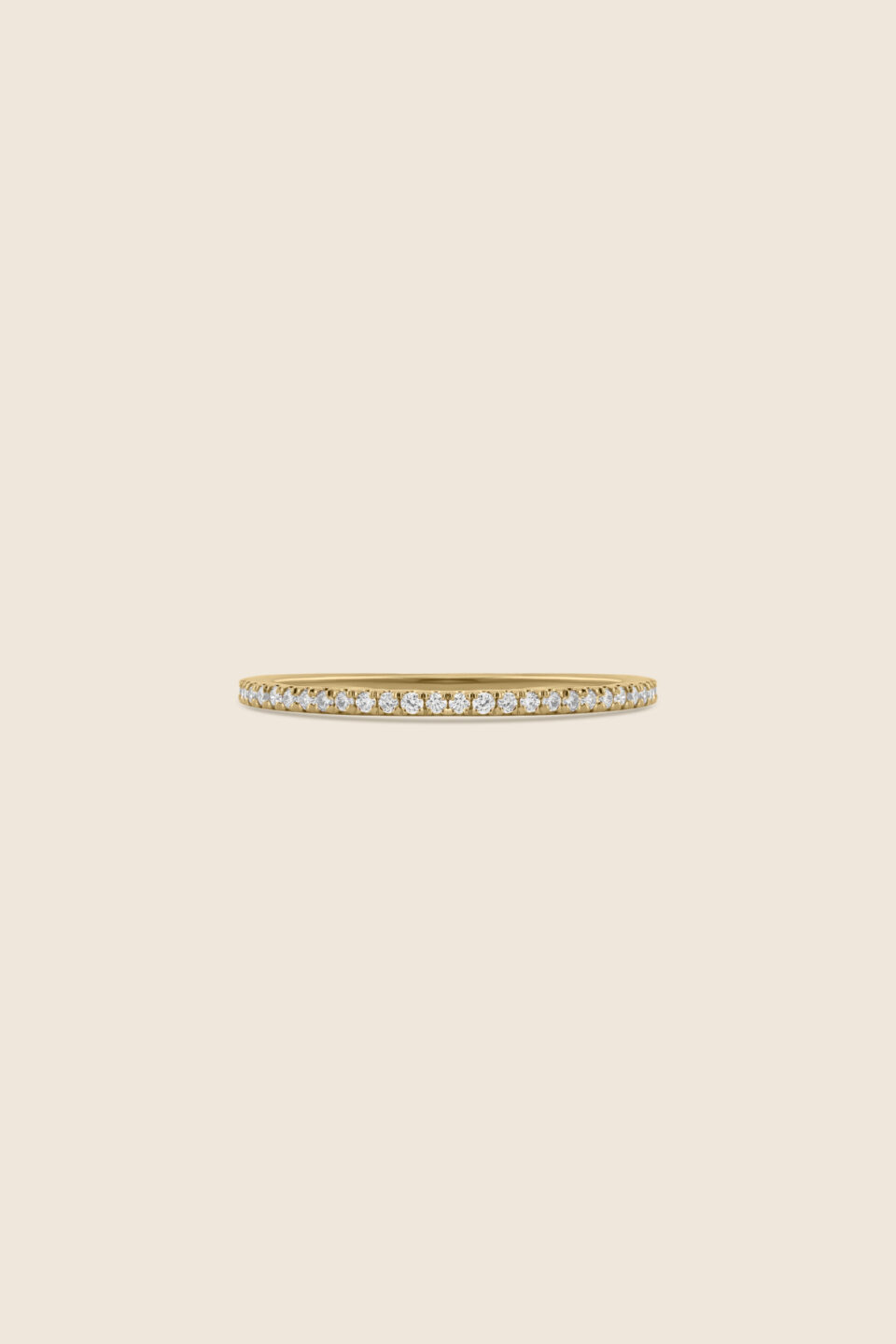Classic yellow gold split prong setting band