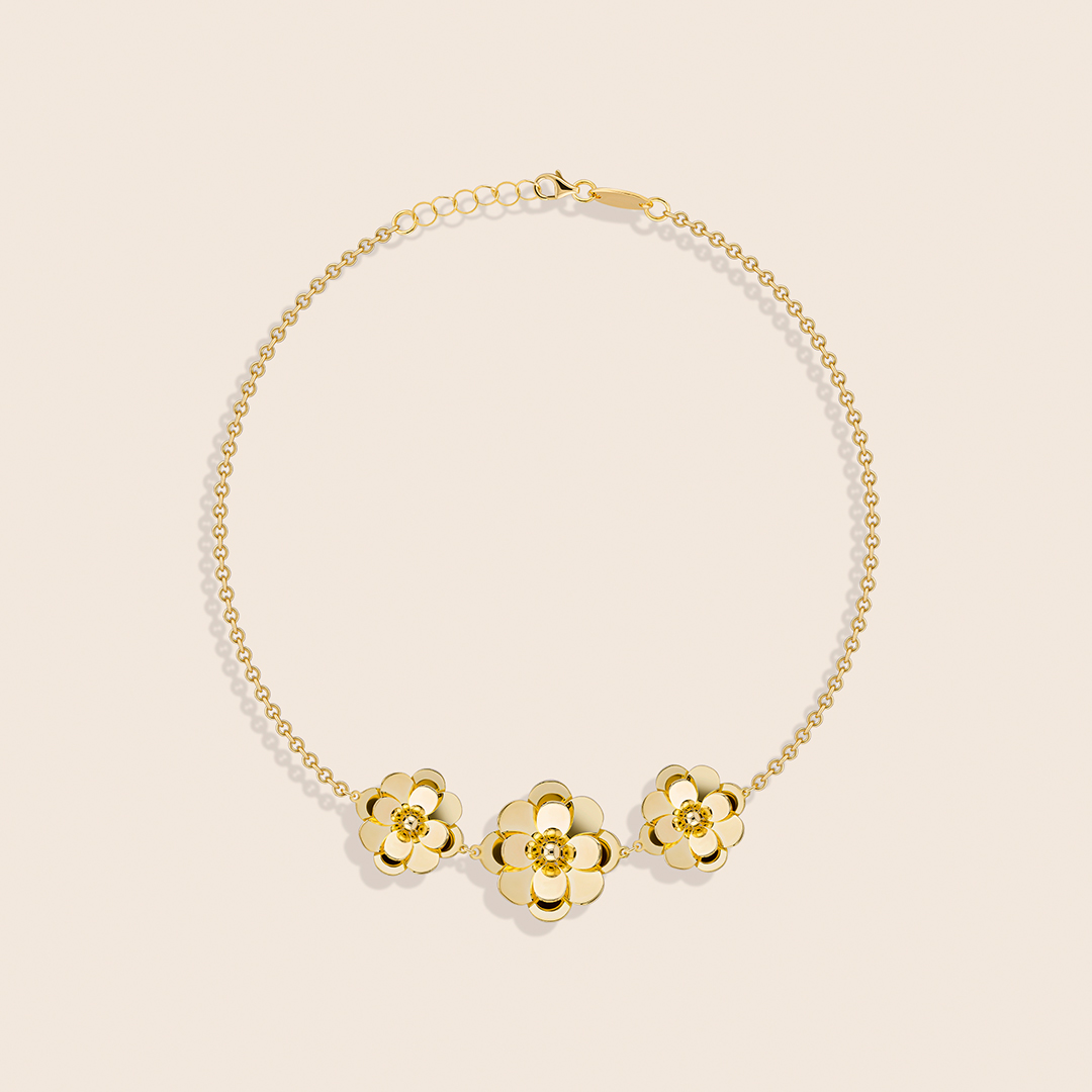 27 Glint yellow gold three flower bracelet - Image 1