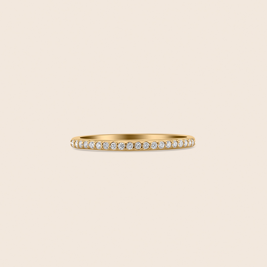 290 Classic yellow gold diamond surfaced prong setting band - Image 1