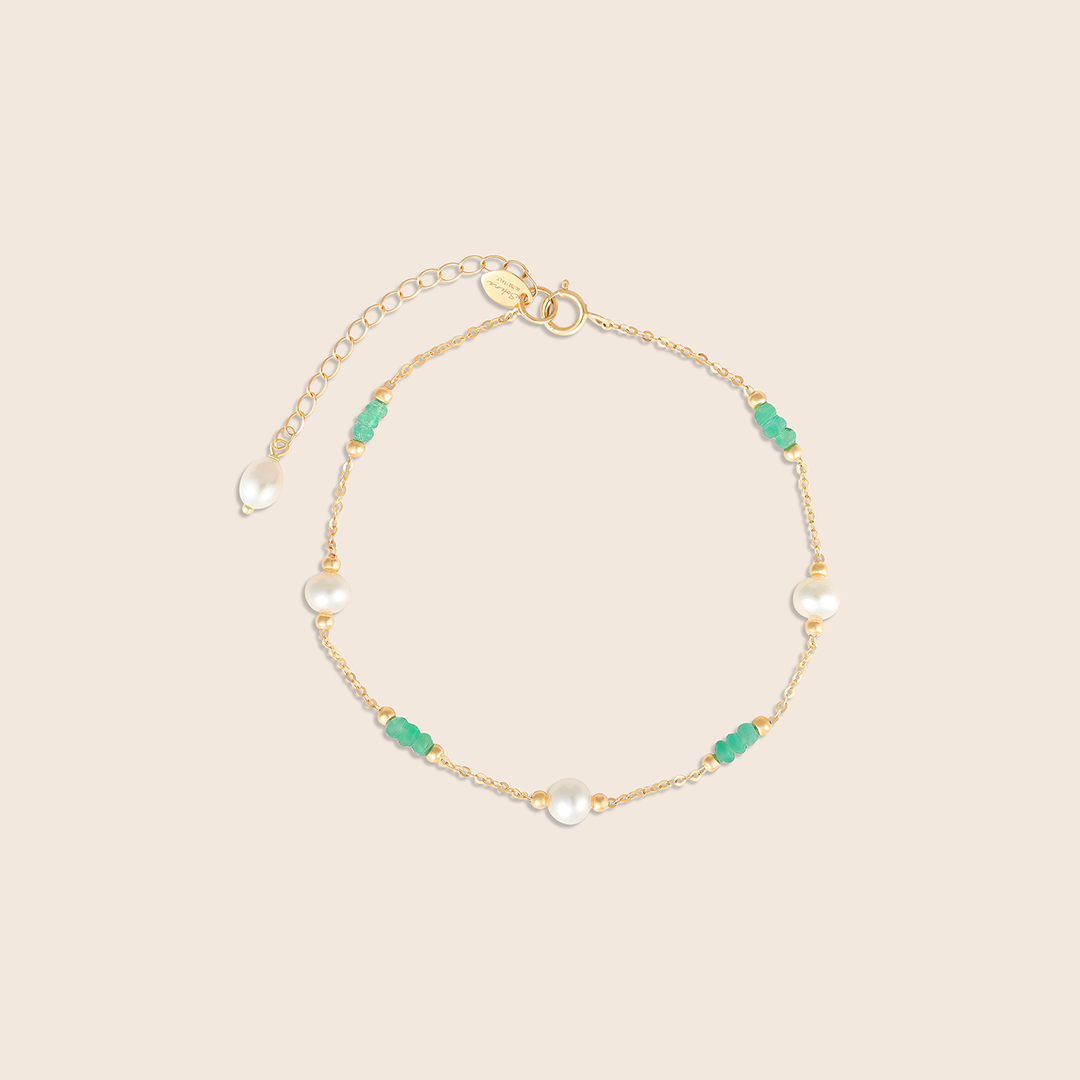 NNDMNJXPHV_2 Lavita yellow gold pearl bracelet with two consecutive emerald beads - Image 1