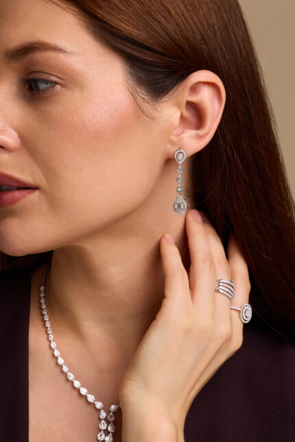 Classic white gold diamond dangling earring
