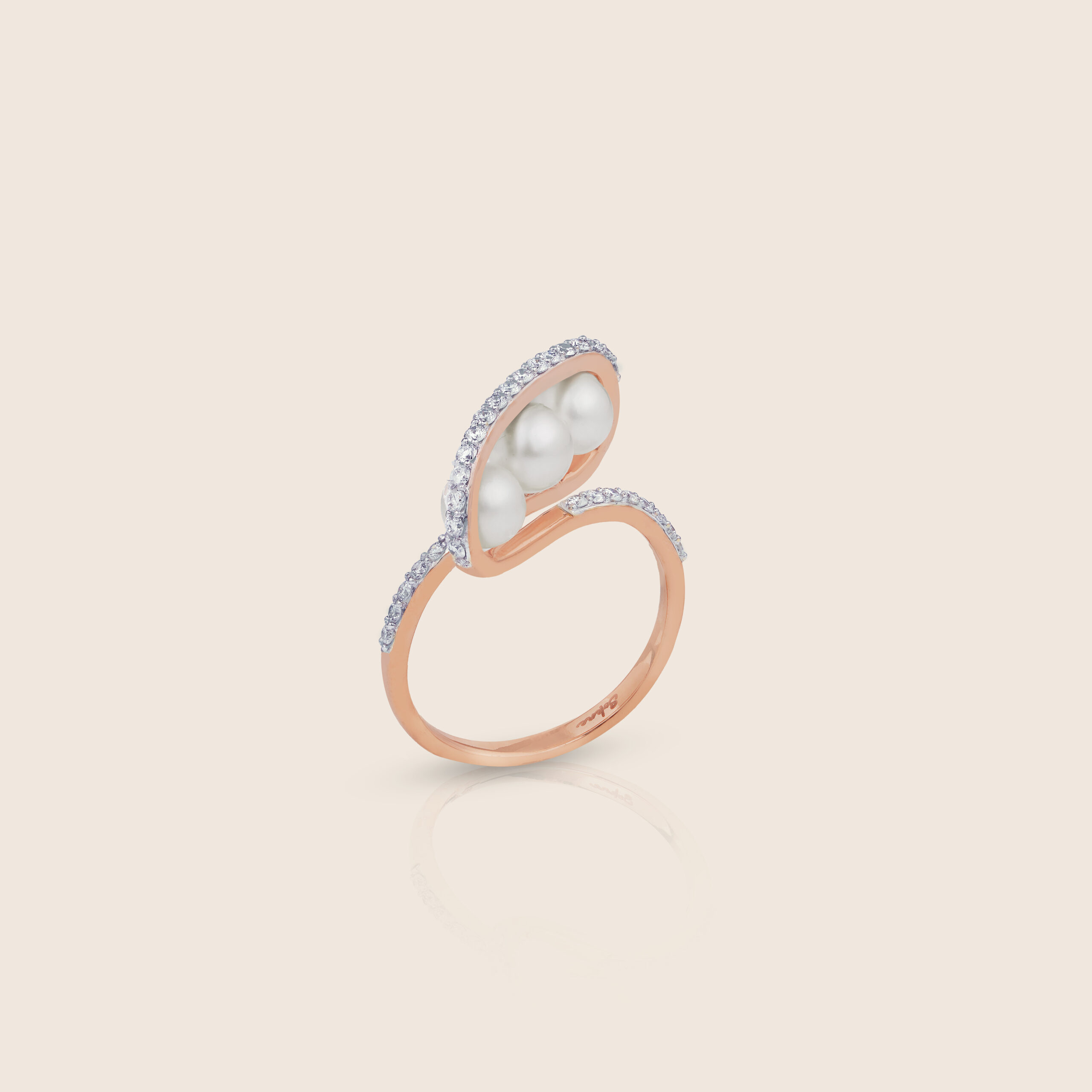 ADRG001698-image-634-19-1080x1080-1 Lavita rose gold diamond three pearl overlay ring - Image 1